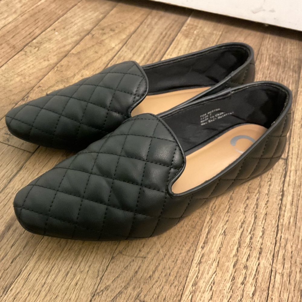 Journee Collection Women's Lavvina Quilted Black Loafer Flat Leather Shoe 🥿 - Picture 3 of 12